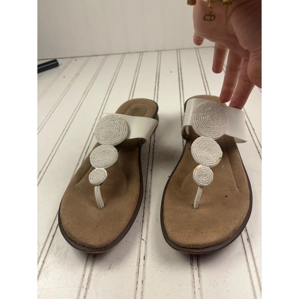 Naturalizer Lizzi White Beaded Wedge Thong Sandals Comfort Women's Size 8M